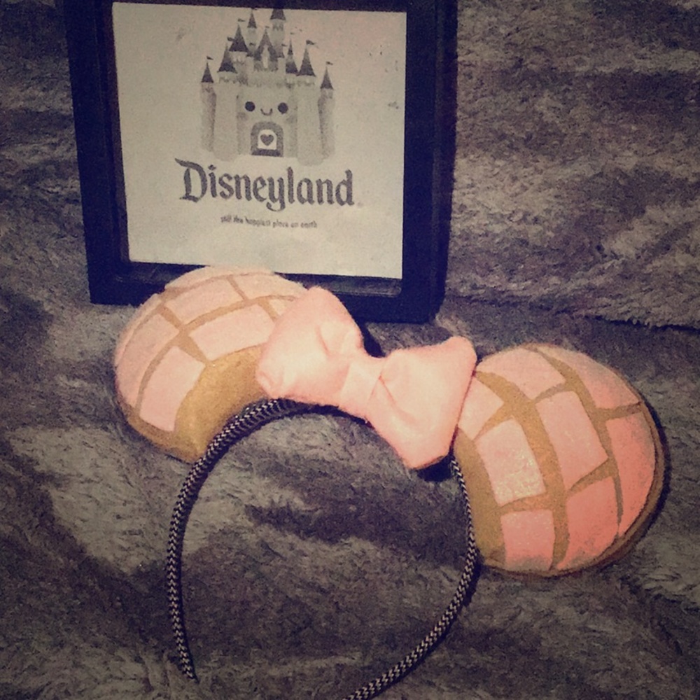 Minnie Mouse ears